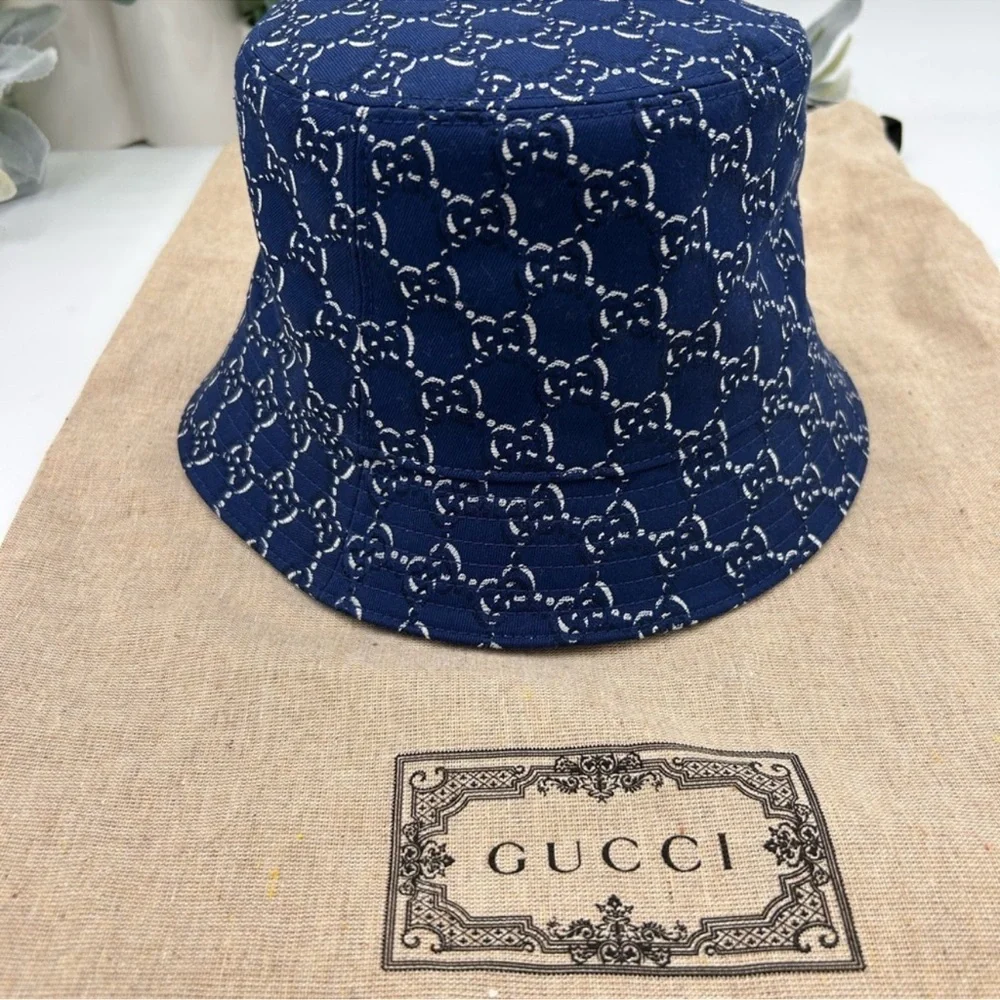 Men’s Gucci, GG logo, cotton bucket, hat, size large made Italy, NWT